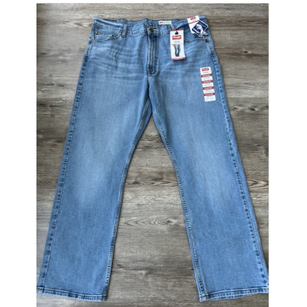NWT Wrangler Premium Flex Relaxed Bootcut Jeans Mens 40x32 Light Wash